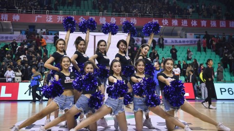 CBA篮球宝贝：颜值与汗水共舞，赛场边最靓丽的风景线