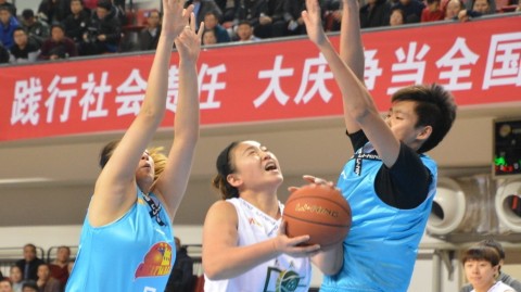 WCBA常规赛第七轮：主场作战的大庆队六十六比七十六惜败卫冕冠军北京队