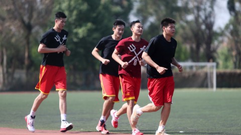 男篮挥汗备战里约 首堂训练课彰显拼搏精神